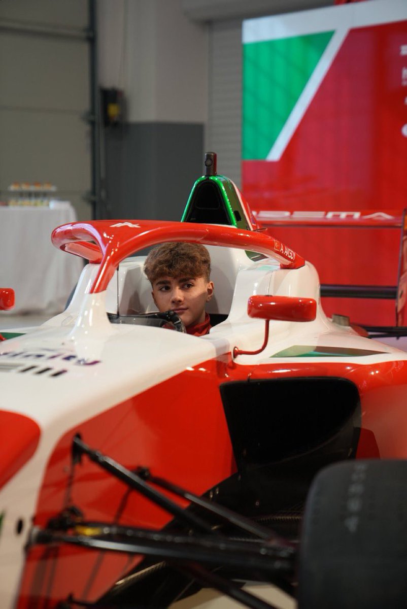 🏆 DUBAI’DE ZAFER ALP AKSOY’UN!

Alp Aksoy, Formula Trophy’nin ilk yarışını galibiyetle tamamladı!