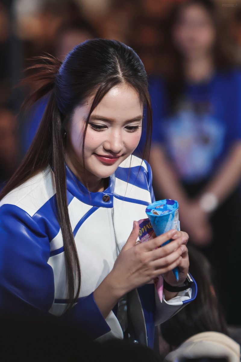 ppudding_p's tweet image. ขอกินด้วยโคน~~

NESTLÉ EXTREME X FREENBECKY
#Extremeโคนเจนใหม่กับน้องฟรีนเบ็คกี้ 
#NestleExtremeโคนเจนใหม่
#NestleExtreme 
#srchafreen