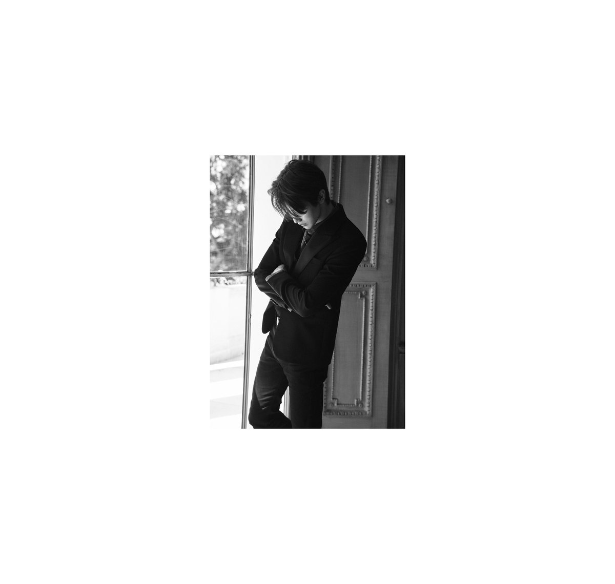 In this state, I notice things we usually pass by: the grip of our own hands, the strain behind a breath, the sense that the ground beneath us is preparing for something we can’t name. As we linger there, we learn that this space reveals more about us than the storm ever could.