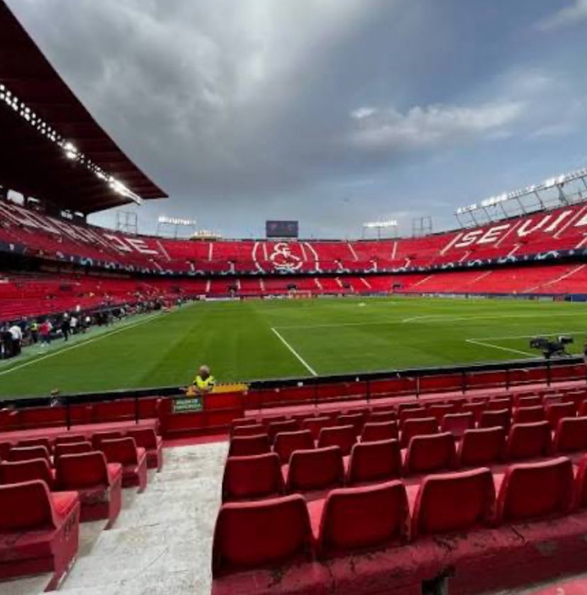 Acabamos de llegar al partidazo de youtubers, parece que somos los primeros