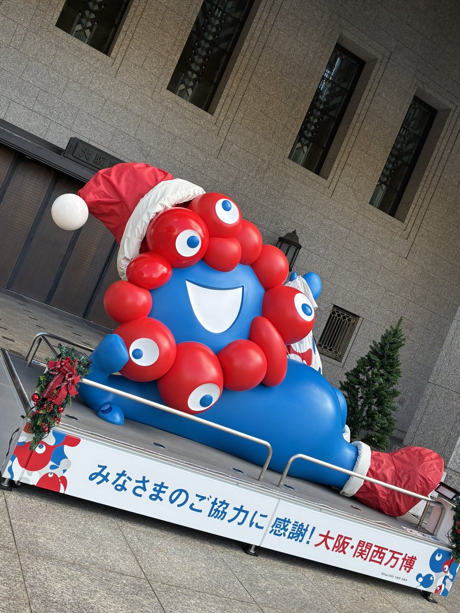 ika_stepn's tweet photo. 大阪行ってきたよ！
クリスマスマーケット見に来た！
1時間ぐらい歩いた🤣🤣🤣 https://t.co/Qxk5UenVRZ