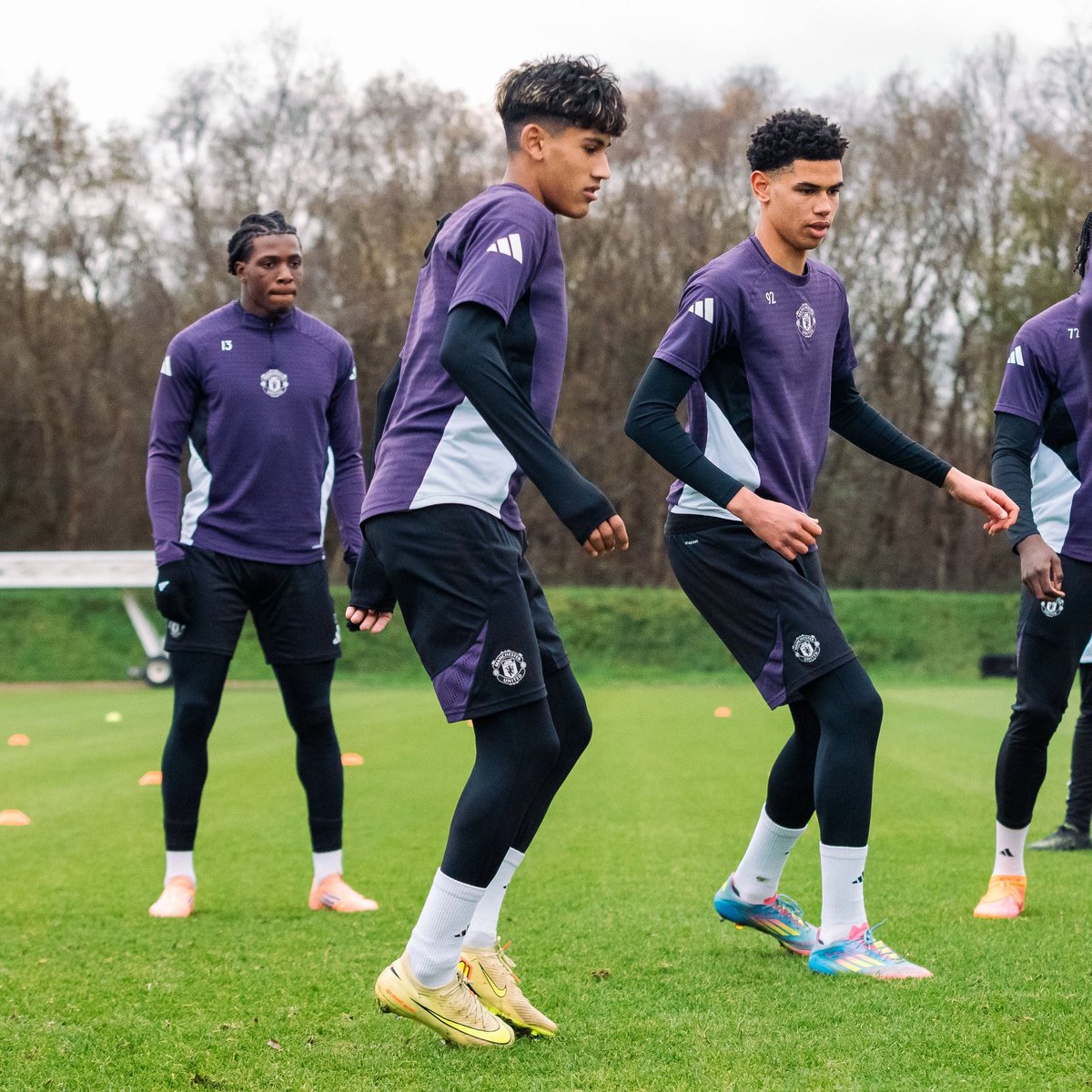 StretfordPaddck's tweet image. 🤩 What a 48 hours for JJ Gabriel! 

- Thursday: Pictured in first-team training 
- Saturday: Scores a hat-trick as United beat Liverpool 7-0 in the U18s

Just 15-years-old… this kid is special 🤯

#MUFC