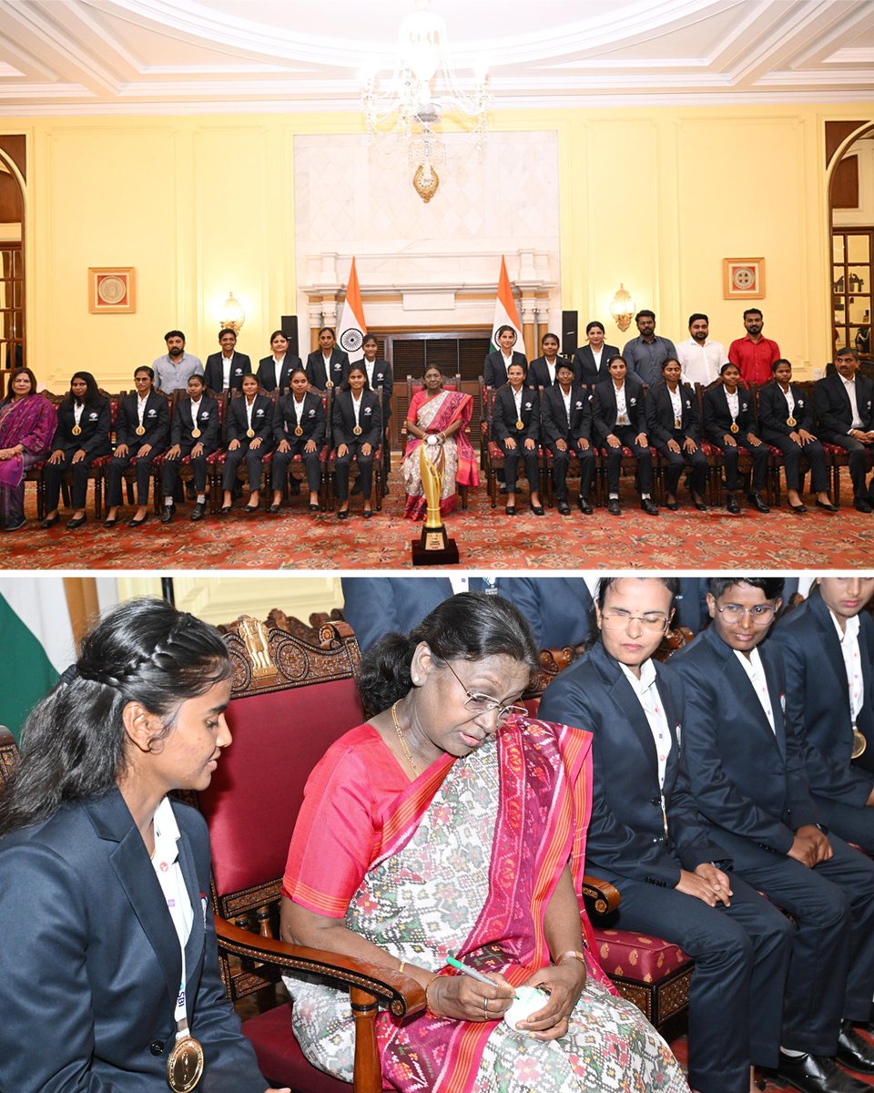 hardeep_s_puri's tweet image. 🏏🇮🇳 Champions meet the President!

The Indian Blind Women’s Cricket Team, winners of the first-ever T20 World Cup, met President #DroupadiMurmu at Rashtrapati Bhavan.

👏 The team presented an autographed bat, while the President signed a cricket ball in return - a powerful…