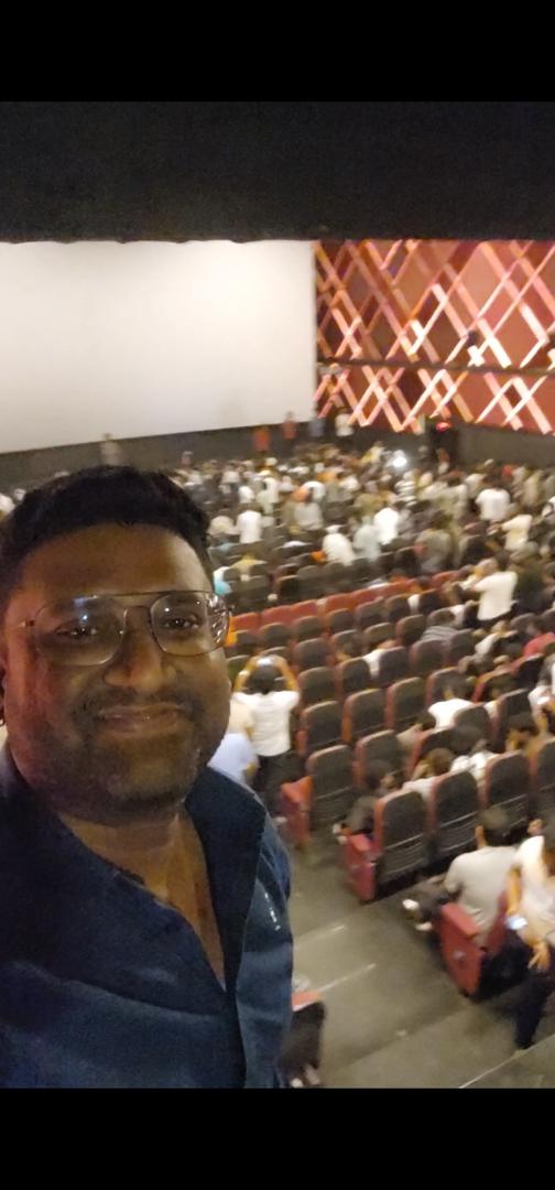 rameshlaus's tweet image. A malaysian AK fan @vijaygananthale ,
took flight to India just to witness early morning special show for  #Attagasam at @kamala_cinemas 🔥

THE HYPE IS SURREAL🤯

@priyanaair 

#AttagasamReRelease #AjithKumar