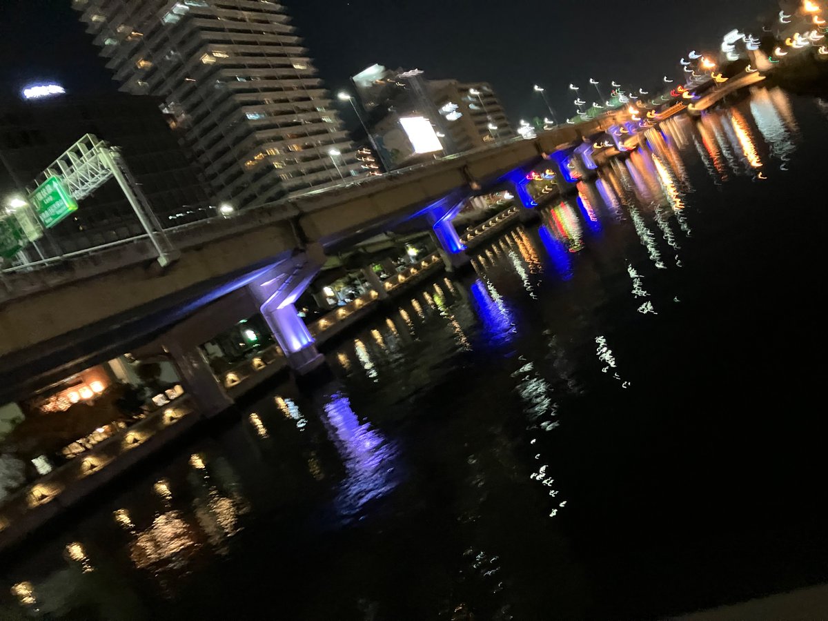 tksakmt's tweet photo. 11月29日（イイニクの日）なので焼肉食べて大阪市内の川沿いで歩きながら写真撮ったら存外、よかった。立ち止まって撮ったらよかったかな。 https://t.co/zjEYyxsBU9