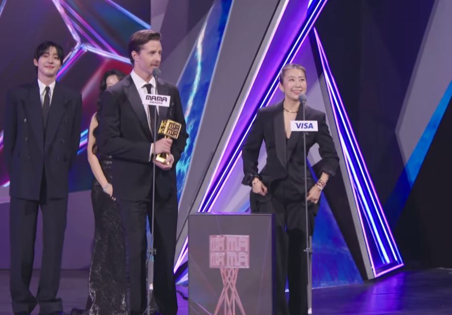 Congratulations #HUNTRX with "Golden" for winning Best OST at the 2025 MAMA AWARDS!
