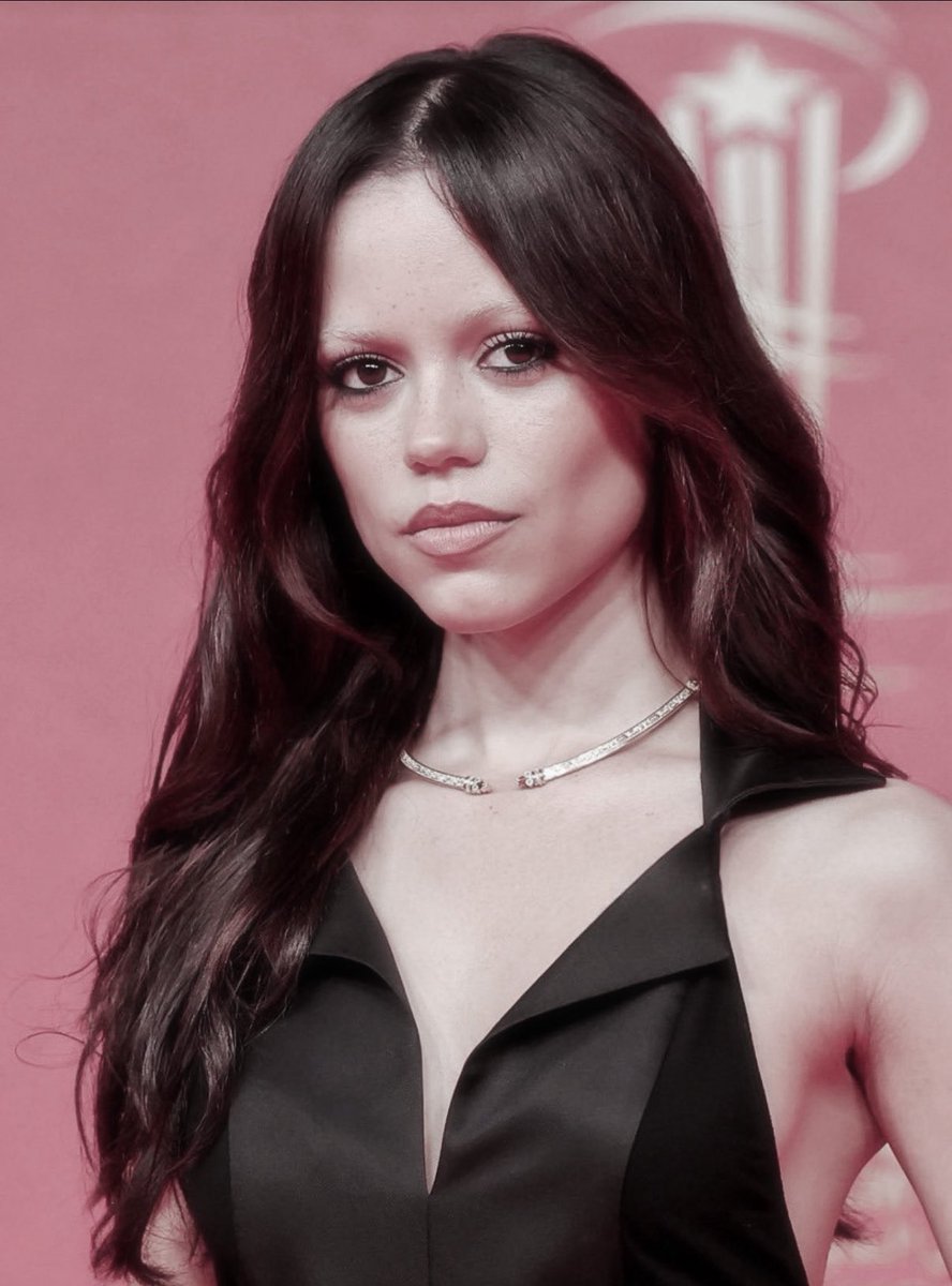 dvmbnerd's tweet image. mogging you.