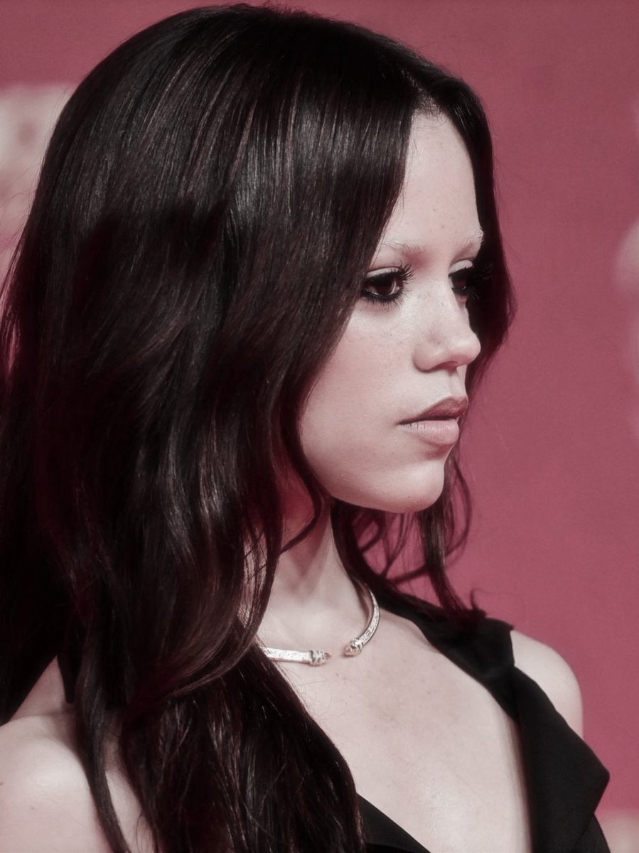 dvmbnerd's tweet image. mogging you.