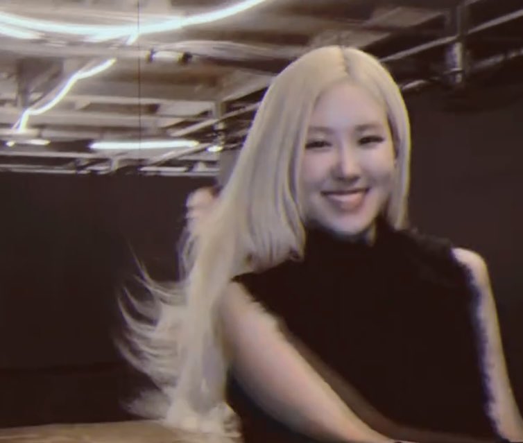 roise_e's tweet image. her smile 🥹