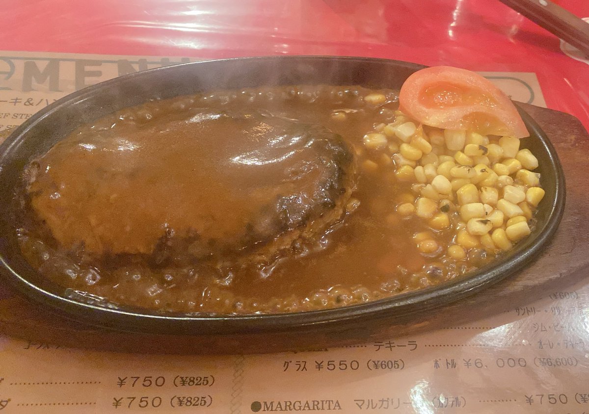 佐藤栞里オススメのブロンコ行って来たーーー！すもっぴはソースが跳ねそうだったので避難！ #柏サポ新潟遠征