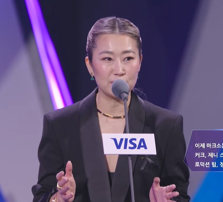 TheePopCore's tweet photo. Maggie Kang, the director of K-Pop Demon Hunters, highlighted BABYMONSTER's stage presence in her speech:

"The members of BABYMONSTER who gave a stellar performance of Golden." https://t.co/xDWCjhtyvZ