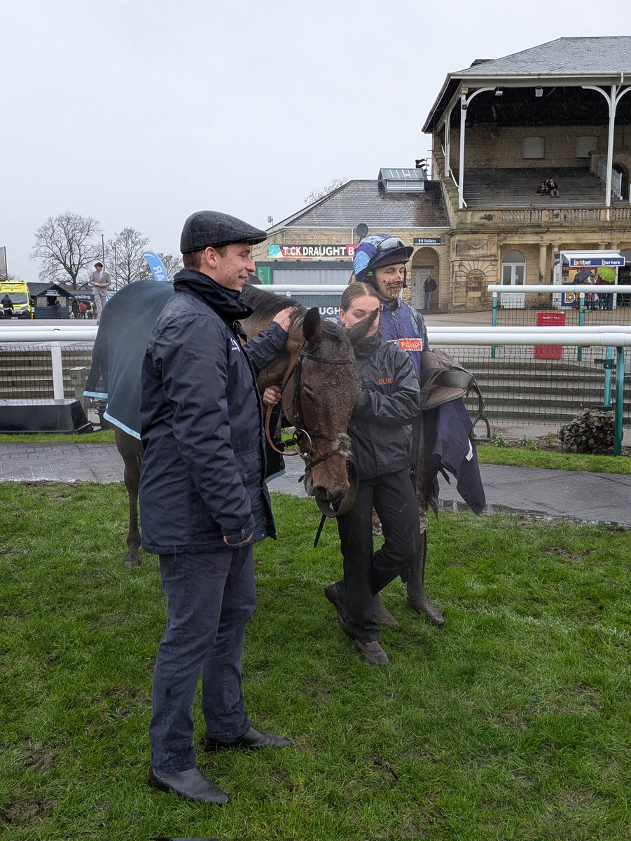Madame Luna (Harry Reed) scores a gutsy victory in testing conditions at Doncaster. She's a mare going places! 🏇🏻