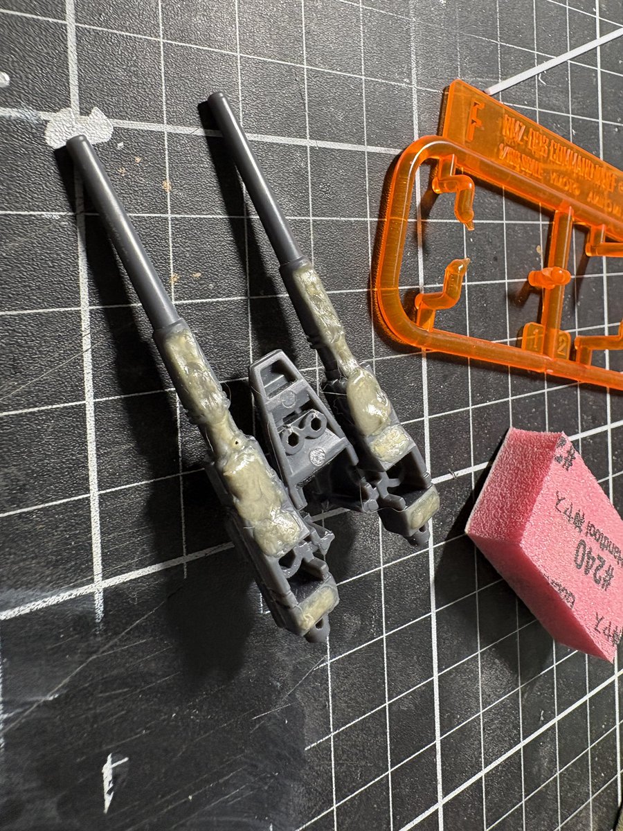 okura_modeling's tweet image. #毎日模型生活2025
#zoids
#ゾイド
11/29
リアライズ　コマンドウルフ　アーバイン
溶きパテで穴埋めしました。
色きっも・・・