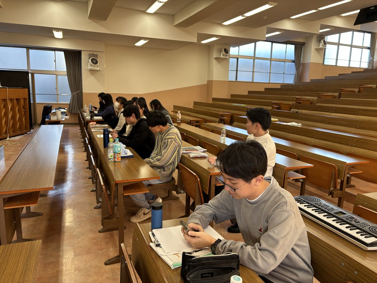 11/29(土)
323教室
10:00-15:00

こんにちは！
今日は「ぜんぶ」と「レクイエム」と「花」の合わせ練習を行いました。
表現や曲の構成について細かく練習し、定期演奏会に向けて仕上げていきたいと思います。

次回
12/1(月)
323教室
17:50-20:30

以上、
I WANT 欲するーズ
でした！