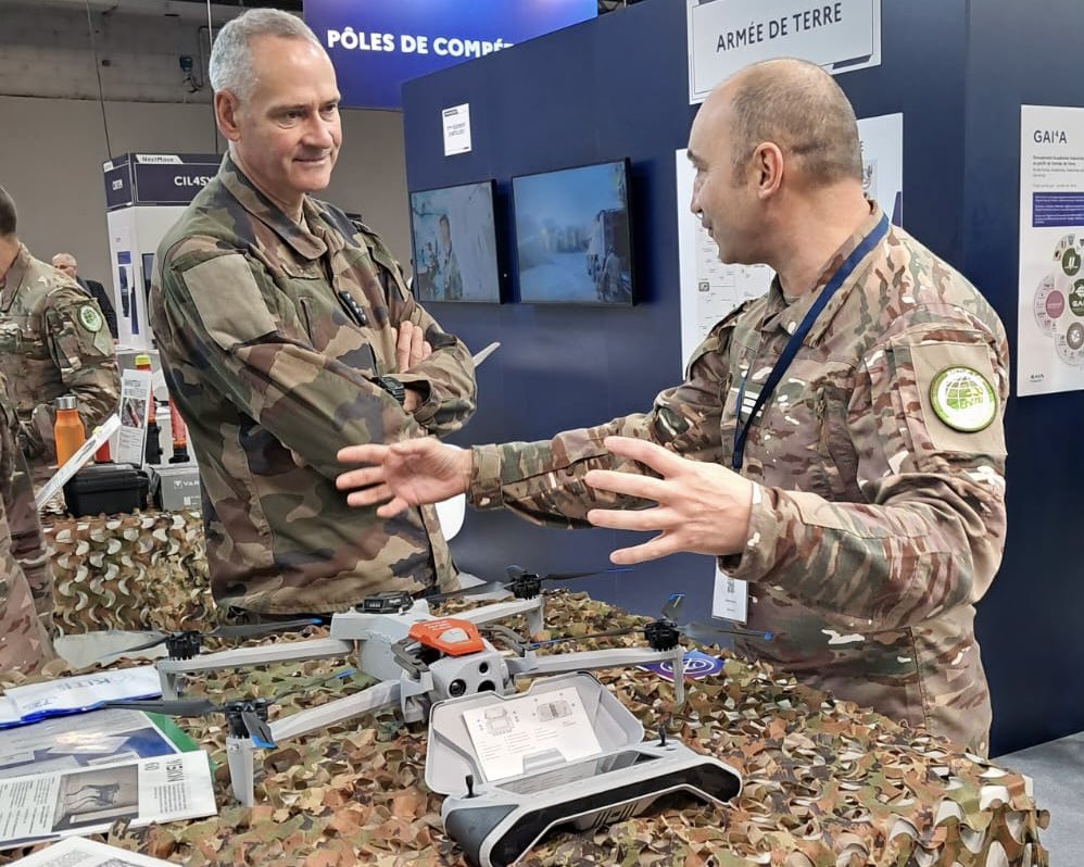 CEMAT_FR's tweet image. Visite du forum innovation défense.

J’y ai retrouvé nos soldats et les industriels qui oeuvrent ensemble afin de développer des solutions opérationnelles innovantes au profit de l’@armeedeTerre #DeCombat 

A cette occasion, j’ai remis le prix ingénieur général Chanson à la…