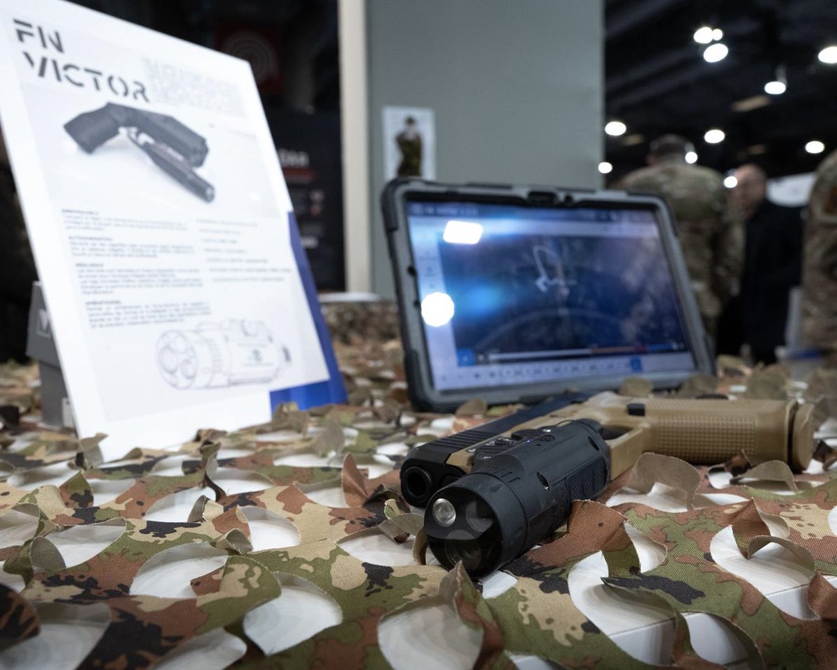 CEMAT_FR's tweet image. Visite du forum innovation défense.

J’y ai retrouvé nos soldats et les industriels qui oeuvrent ensemble afin de développer des solutions opérationnelles innovantes au profit de l’@armeedeTerre #DeCombat 

A cette occasion, j’ai remis le prix ingénieur général Chanson à la…