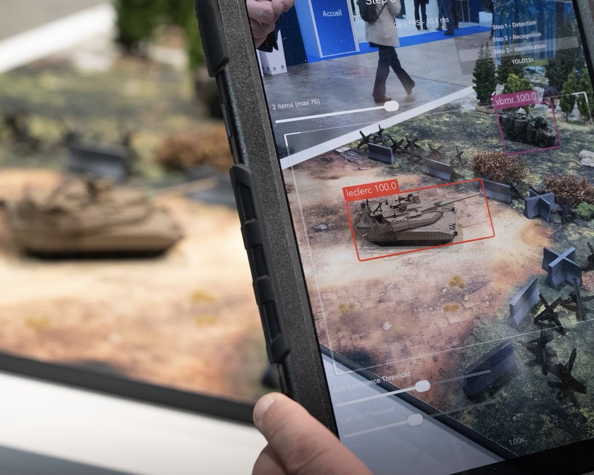 CEMAT_FR's tweet image. Visite du forum innovation défense.

J’y ai retrouvé nos soldats et les industriels qui oeuvrent ensemble afin de développer des solutions opérationnelles innovantes au profit de l’@armeedeTerre #DeCombat 

A cette occasion, j’ai remis le prix ingénieur général Chanson à la…