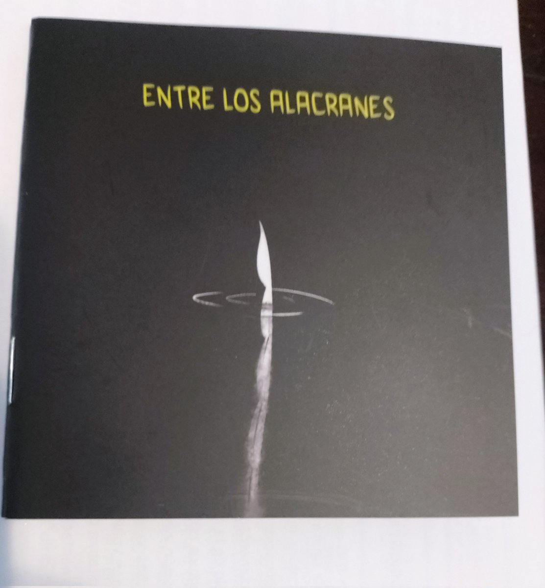 <a href="/rekanji1987/">linweiwri</a> ENTRE LOS ALACRANES
Fanzine extraordinario de <a href="/EdKudelka/">Ediciones Kudelka</a> EDICIONESKUDELKA.TUMBRL.COM
Letra: ELCHINODEPELOCRESPO.
Arte: ALEX UGALDE
Mayo 2025.
10 x 10 cm.
<a href="/rekanji1987/">linweiwri</a>