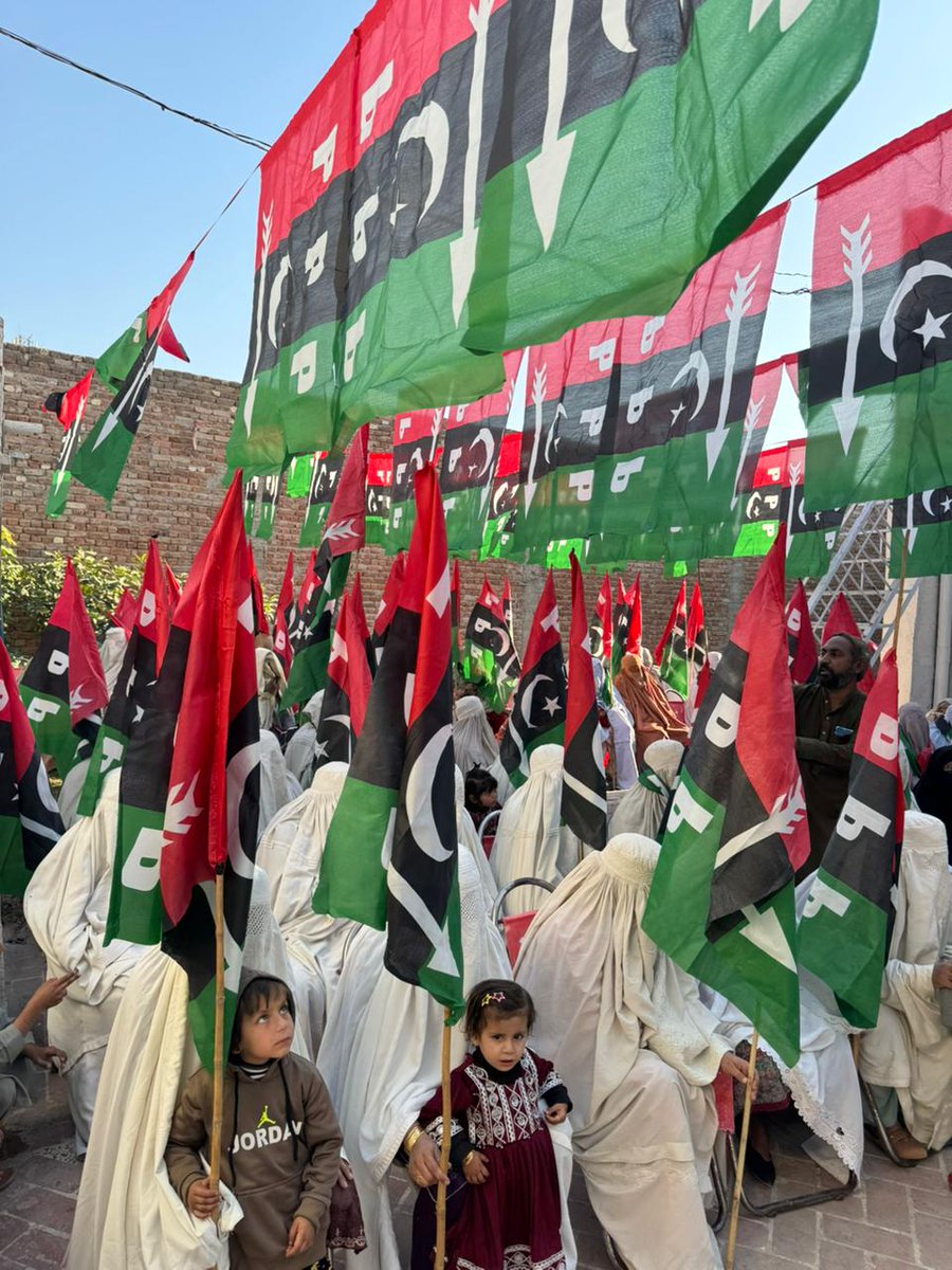 پاکستان پیپلزپارٹی خواتین ونگ بنوں ڈویژن کے زیر اہتمام ممبر صوبائی اسمبلی فرزانہ شیرین کے رہائش گاہ بے نظیر ہاؤس سوکڑی میں یوم تاسیس کا ایک پروقار تقریب کا اہتمام کیا گیا جسمیں کثیر تعداد میں خواتین نے شرکت کی
<a href="/BBhuttoZardari/">Bilawal Bhutto Zardari</a> 
<a href="/wajahatullahkh7/">Engr Wajahat Khan</a>