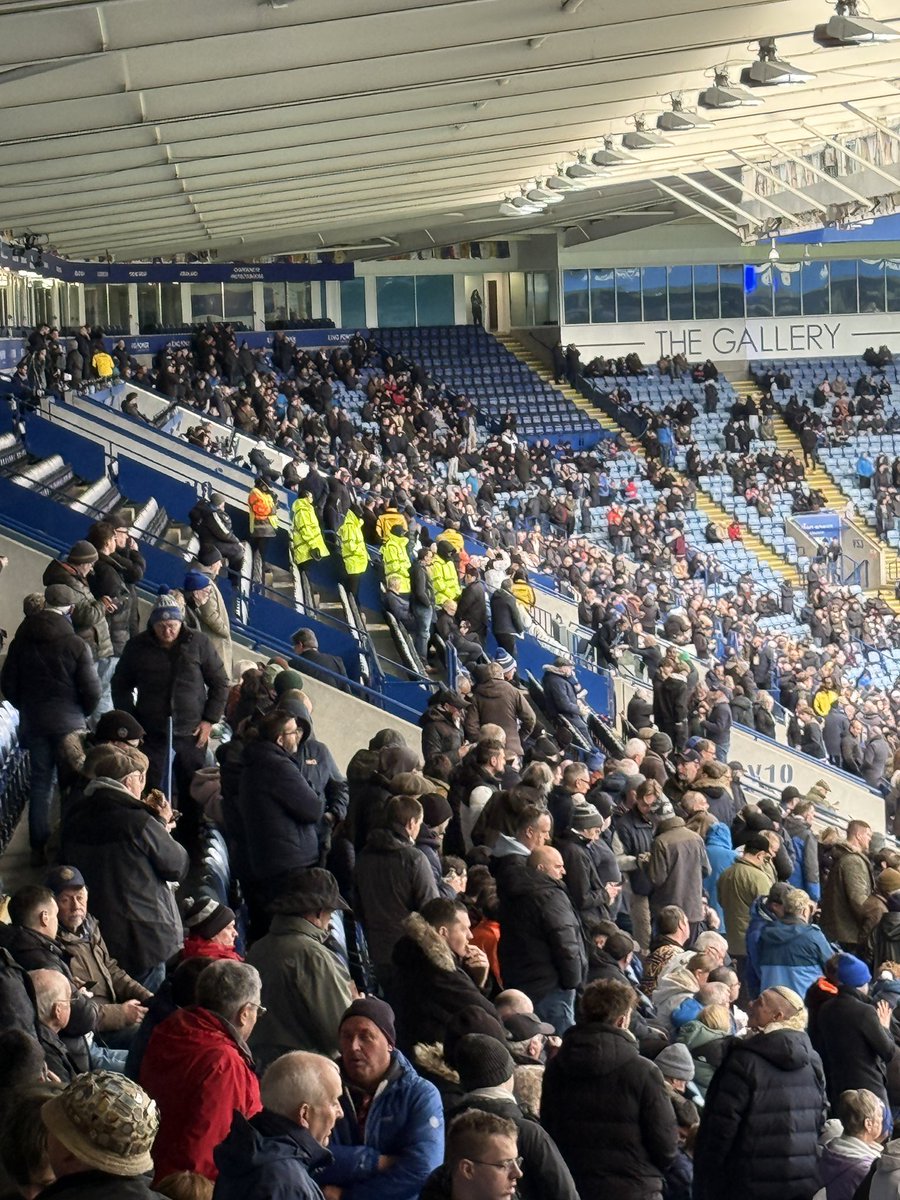 JakeWatson_TV's tweet image. Security surrounding the directors box at The King Power.

Chorus of boos at HT. Well, actually after the first minute. Never seen the stadium so empty and toxic.

The manager is poor and the players worse but the issue is the people being surrounding by the yellow jackets

#LCFC