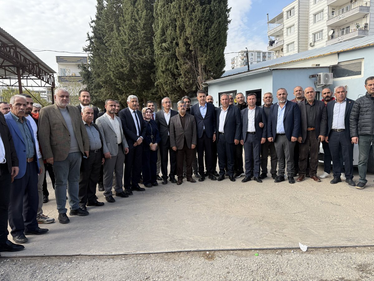 TBMM Başkanlık Kâtip Üyesi ve Milletvekilimiz İshak Şan  öncülüğünde, teşkilatımızla birlikte aziz hemşehrilerimizle bir araya gelerek esnafımızla hasbihâl ettik, taleplerini dinledik.

Kahta’nın bereketli sofrasını oluşturan emekçi kardeşlerimizin her daim yanındayız.