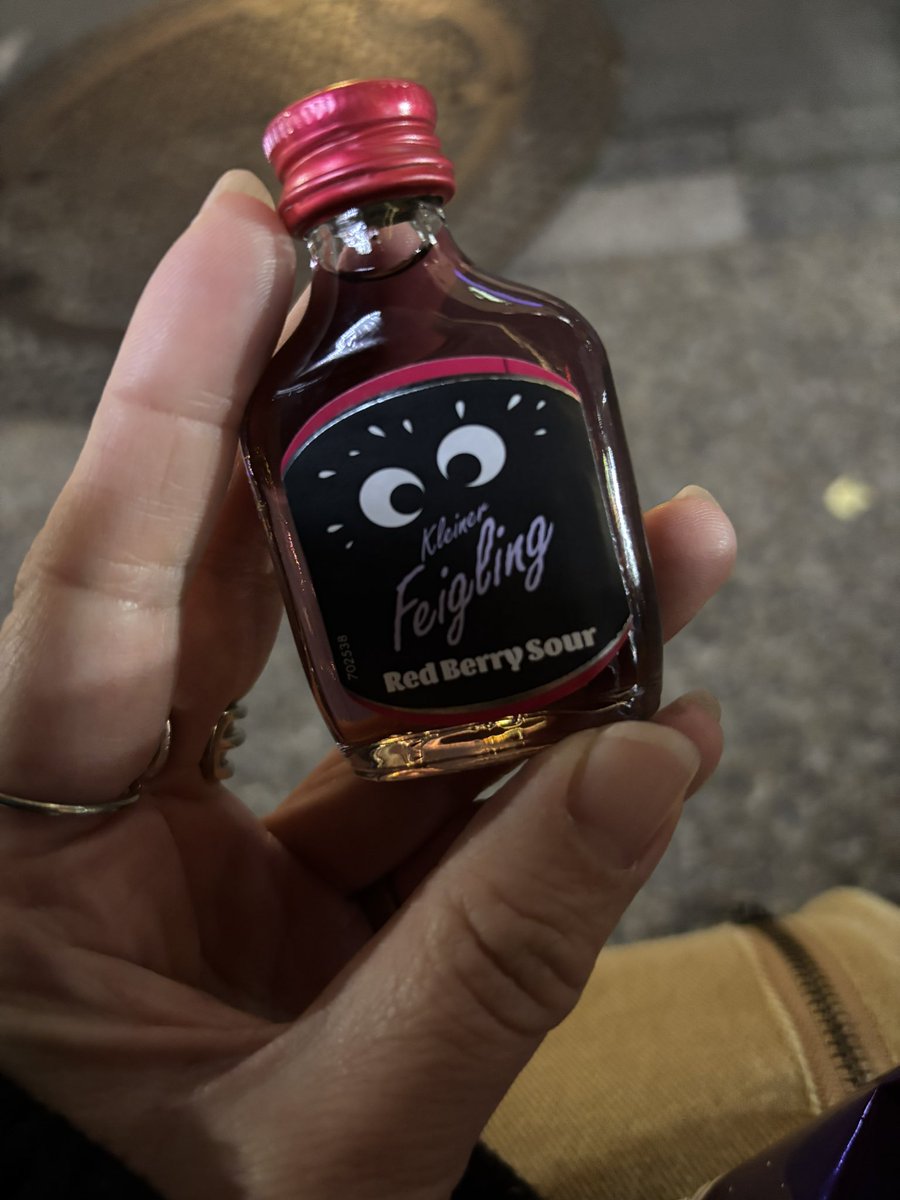 yuririn0612's tweet photo. BURN OUT遊びに行ってきた!!
ショット系配られるし、すだち酎をストレートで呑むし、この酒呑みイベント怖い。笑
そんなイベントの主催者がoverwriteのメンバーなんですよね🤣

けど、今回も楽しかった🙆‍♀️ https://t.co/ZRhD2pofNO