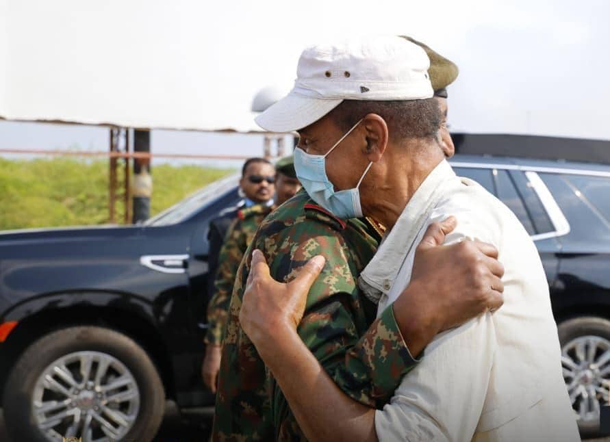 حظي باستقبال رسمي و شعبي فخيم ..
رئيس مجلس السيادة القائد العام يستقبل الرئيـس الإريتــري أسيـاس أفـورقي الذي وصل البلاد في زيارة رسمية 

​بورتسودان: ٢٩ نوفمبر ٢٠٢٥م 

​وصل الرئيس الإريتري، السيد أسياس أفورقي، إلى البلاد اليوم في زيارة رسمية وكان في استقباله بمدينة بورتسودان رئيس