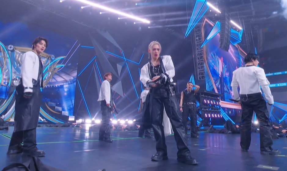 Stray Kids performance at the 2025 MAMA was watched by over 500K people live.