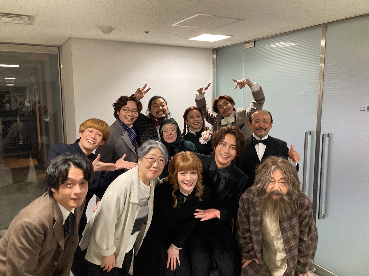 二兎社『狩場の悲劇』、本日滋賀公演でございました！ ご来場いただいた皆様、ありがとうございました！
そして今日の公演で原田樹里ちゃんが千穐楽でした。オーレニカという難役を物凄いスピードで仕上げ、そしてどんどん魅力的にしていった樹里ちゃん。本当に素敵だった！
