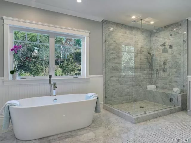 DigitalSalesDev's tweet image. If you&apos;re looking for some ideas for your next remodel, or if you&apos;re just dreaming of your future home, you&apos;ll love these dreamy master bathroom designs. thespruce.com/master-bathroo… #masterbathroom #remodel #showerdoors