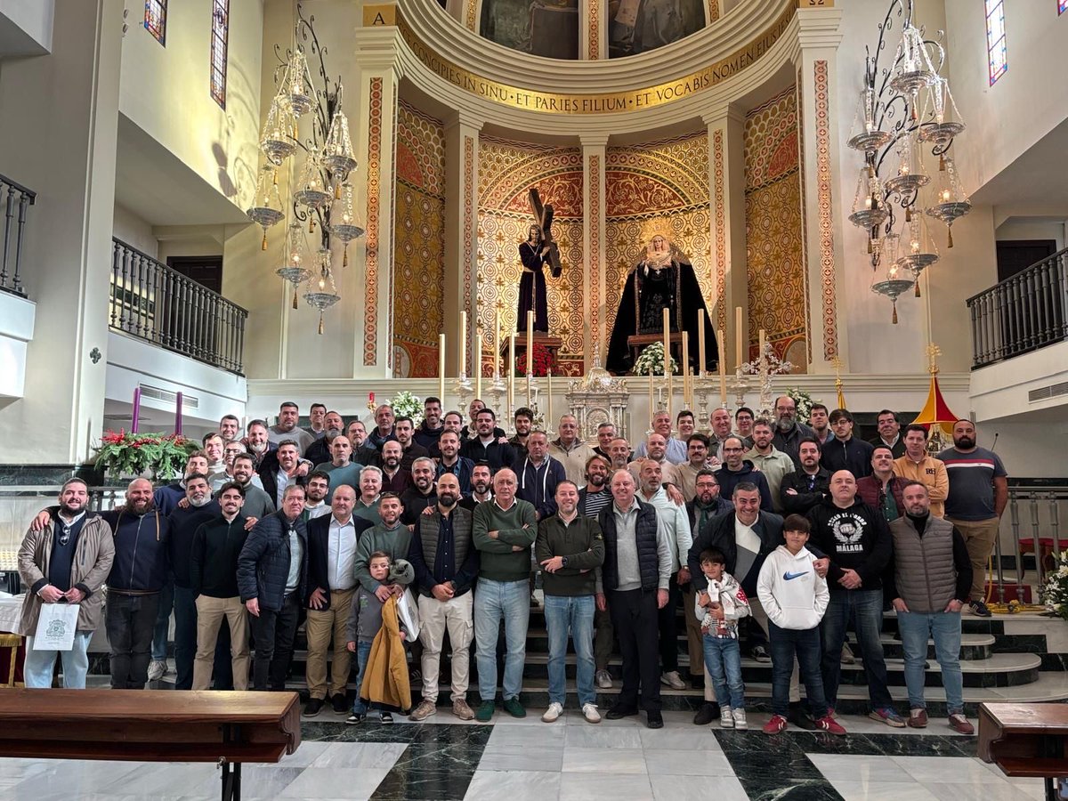 𝐔𝐧 𝐥𝐞𝐠𝐚𝐝𝐨 𝐪𝐮𝐞 𝐝𝐞𝐣𝐚𝐫𝐚́𝐧 𝐩𝐚𝐫𝐚 𝐬𝐢𝐞𝐦𝐩𝐫𝐞.

Hoy despedimos del varal a las personas que, durante tantos años de sus vidas, han sido los pies de nuestros Sagrados Titulares. Un gran día de convivencia para recordar momentos vividos junto a Ellos.