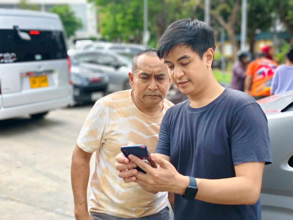 paritw92's tweet image. [ พรรคประชาชน ประสาน Grab จัดรถตู้รับส่งประชาชนจากศูนย์อพยพกลับบ้านในหาดใหญ่ - เรียกร้องรัฐบาลและท้องถิ่นร่วมกันจัดระบบรถรับส่งประชาชนทั่วเมืองในช่วงฟื้นฟูหลังน้ำท่วม ]
.
โจทย์เรื่องขนส่งภายในพื้นที่หาดใหญ่ เป็นอีกหนึ่งโจทย์ที่สำคัญสำหรับประชาชน
.
ทันทีที่น้ำเริ่มลด…