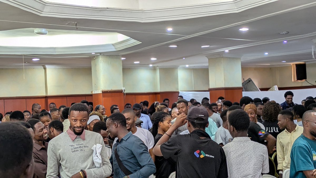 GdgBukavu's tweet image. Le grand rendez-vous de la Tech dans la région bat son plein +300 passionnés de la Technologie et de Développeurs 🔥🥳

Ce n&apos;est pas encore fini, mais nous avons hâte d&apos;arriver à la prochaine édition 🔥🥳
Merci KIVU🙏🏾
#DevFestKivu2025 #DevFest2025 
@GdgKivu @gdg_uvira