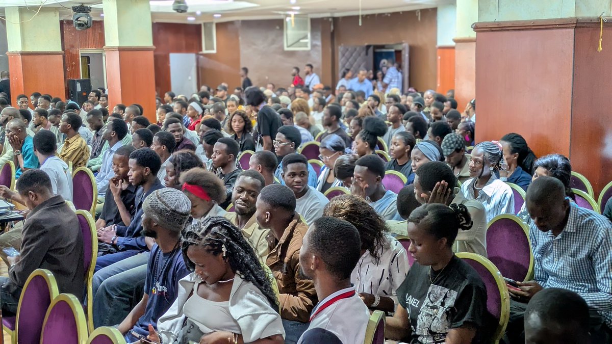 GdgBukavu's tweet image. Le grand rendez-vous de la Tech dans la région bat son plein +300 passionnés de la Technologie et de Développeurs 🔥🥳

Ce n&apos;est pas encore fini, mais nous avons hâte d&apos;arriver à la prochaine édition 🔥🥳
Merci KIVU🙏🏾
#DevFestKivu2025 #DevFest2025 
@GdgKivu @gdg_uvira