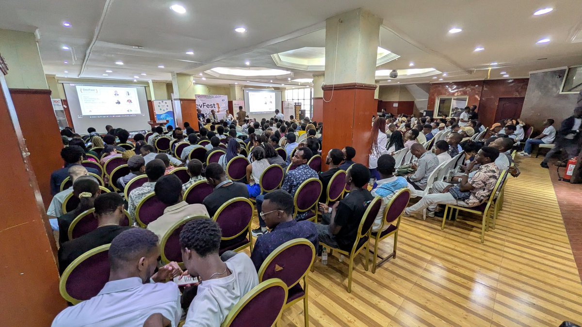 GdgBukavu's tweet image. Le grand rendez-vous de la Tech dans la région bat son plein +300 passionnés de la Technologie et de Développeurs 🔥🥳

Ce n&apos;est pas encore fini, mais nous avons hâte d&apos;arriver à la prochaine édition 🔥🥳
Merci KIVU🙏🏾
#DevFestKivu2025 #DevFest2025 
@GdgKivu @gdg_uvira