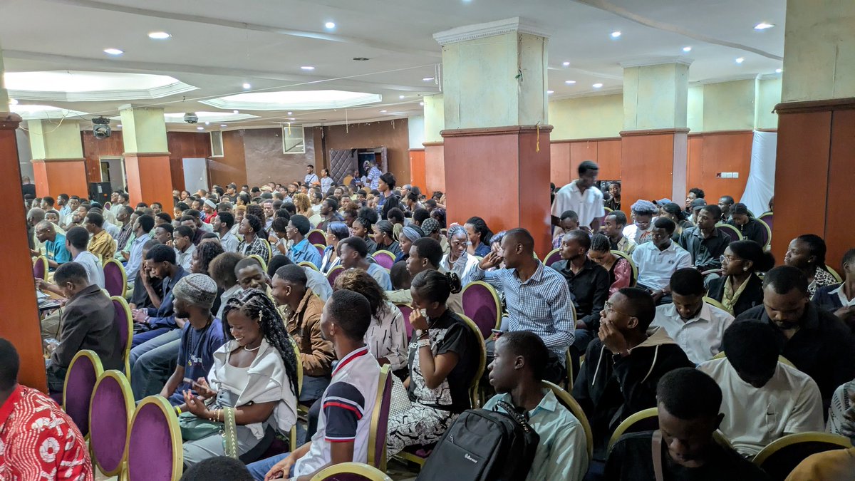GdgBukavu's tweet image. Le grand rendez-vous de la Tech dans la région bat son plein +300 passionnés de la Technologie et de Développeurs 🔥🥳

Ce n&apos;est pas encore fini, mais nous avons hâte d&apos;arriver à la prochaine édition 🔥🥳
Merci KIVU🙏🏾
#DevFestKivu2025 #DevFest2025 
@GdgKivu @gdg_uvira
