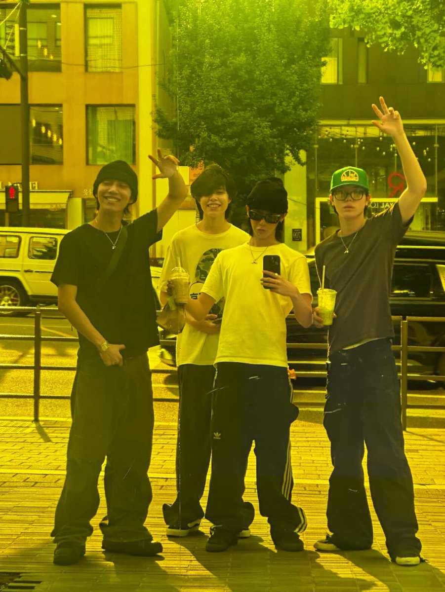 onroux's tweet image. 251108 instagram 
#LNGSHOT #LOUIS