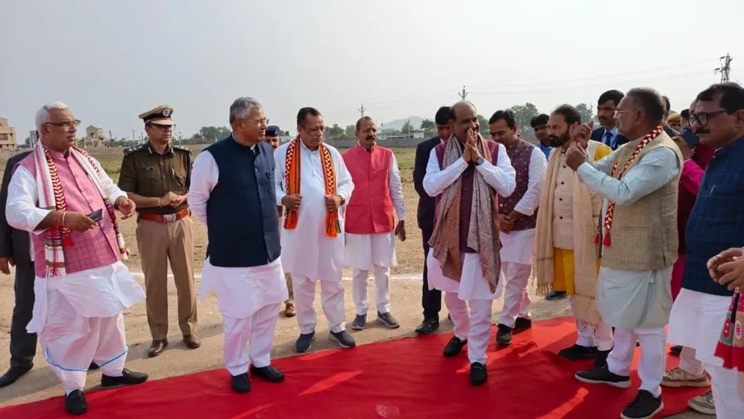 OnlinePali's tweet photo. वैवाहिक समारोह में गृह राज्य मंत्री जवाहरसिंह बैडम, किरोड़ीलाल मीणा, घनश्याम तिवाड़ी, जोराराम कुमावत, राजेंद्र राठौड़, पीपी चौधरी, बद्रीराम जाखड़ सहित कई जनप्रतिनिधि और अधिकारी मौजूद रहे.. @madanrrathore  @JoraramKumawat @jawaharbedam @Rajendra4BJP @ppchaudharybjp https://t.co/I7DhmUyzXf