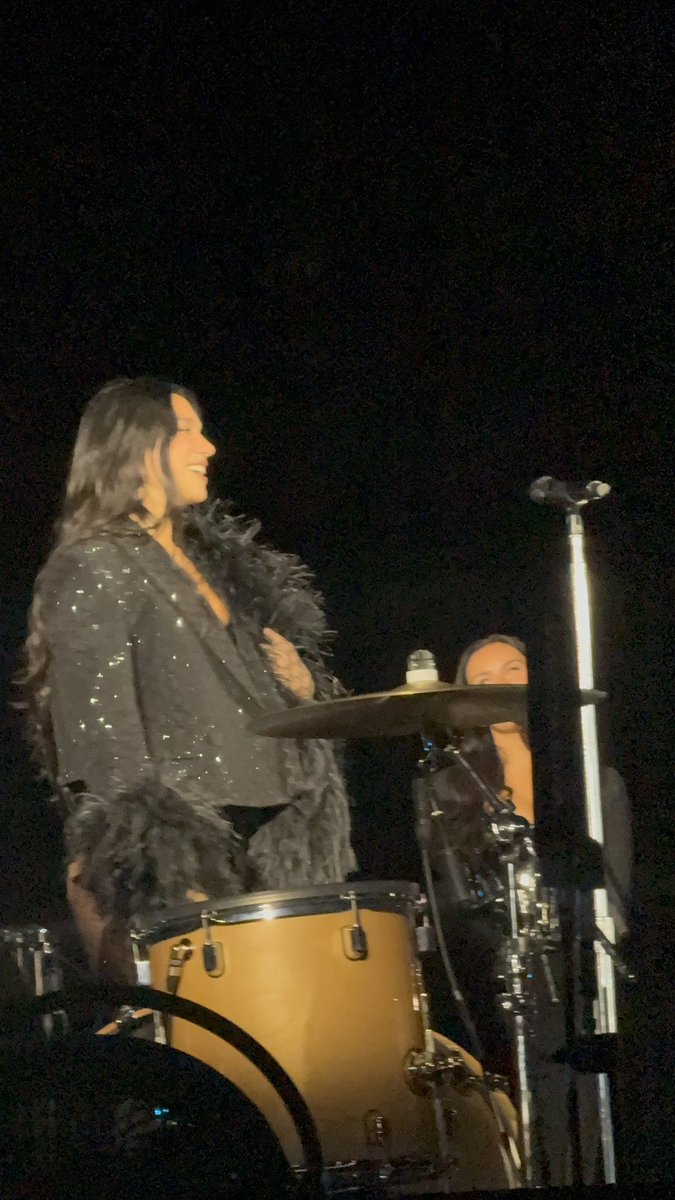 Estar ayer en ese concierto me recordó que vale la pena amar , llorar , gozar y vivir. El mejor momento de mi vida ⭐️🥺❤️