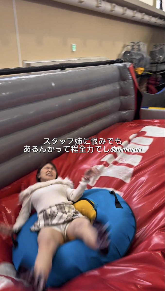 taigarmom's tweet photo. 【悲報】スタッフに恨みでもあるんか？って速さで姉だけ吹っ飛ばされてて草 https://t.co/s4p8zfsdBf