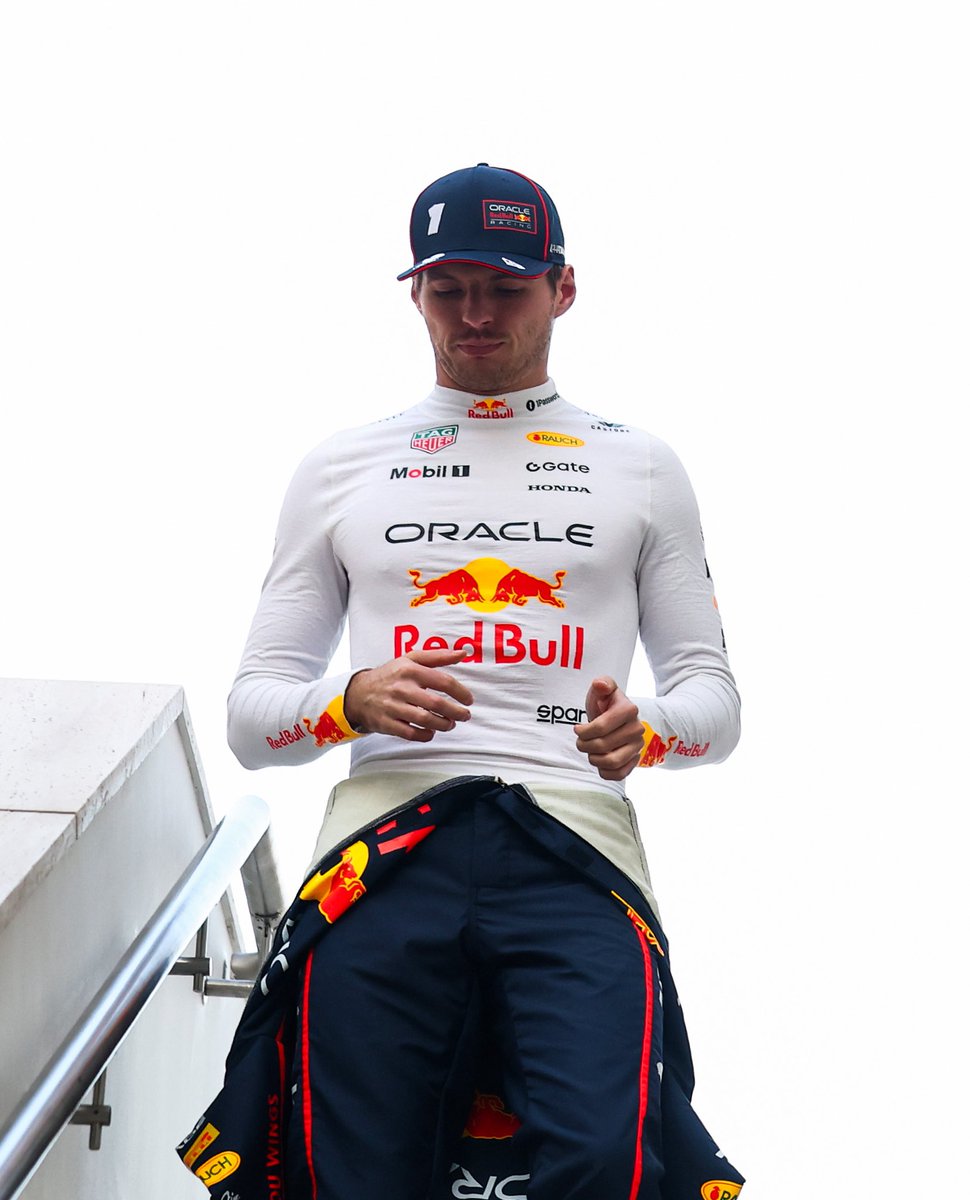 SCUDERIAFEMBOY's tweet image. max’s strategy ahead of the sprint race: “we’re going FLAT OUT. we’ll try to do something, i have nothing to lose anyway you know? i can just follow around but that’s pointless: i’m going to try and fight my way forward. it won’t be easy and will probably depend on who keeps…