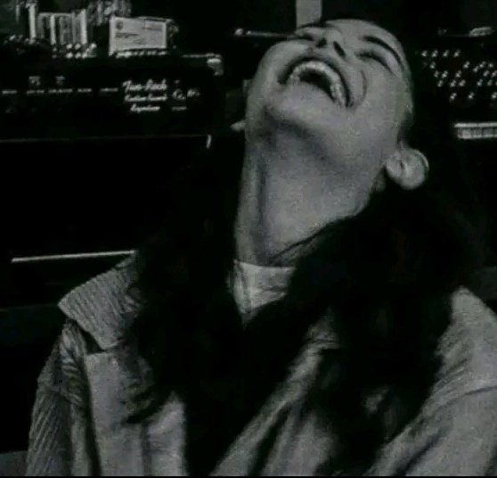 پڑھ نہیں پاؤ گے چہرے کی اُداسیاں میری

 مسکرانے کے ہنر میں بہت ماہر ہیں ہم
#اردو_زبان