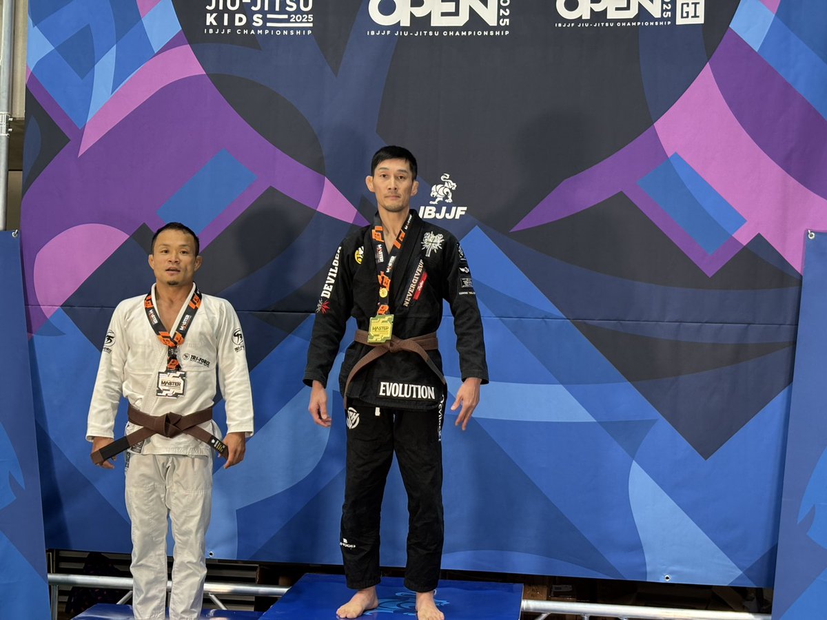 mma6624's tweet image. 本日11月29日(土)in高崎アリーナ
IBJJF Master International Jiu-Jitsu Championship – Asiaに出場。
ワンマッチ決勝、4分56秒(残り4秒)で何とか三角絞めで優勝することが出来ました。
詳しくはまた日を改めてインスタで投稿したいと思います。
紫帯からトータル25勝0敗23本
#SUBMITMMA #JBJJF #IBJJF