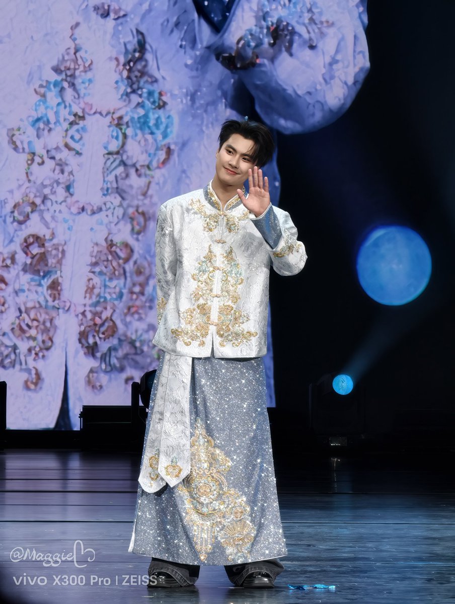 loveON_16's tweet photo. 这套很好看😍
OHM PAWAT IN GUANGZHOU
#OhmFMinGuangzhou
#ohmpawat https://t.co/ivf4DSVKrw