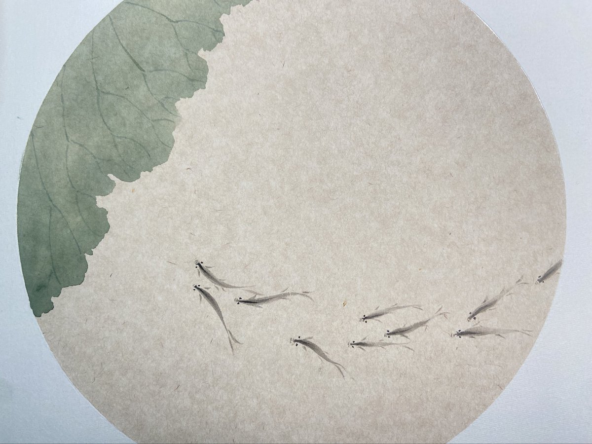 雨过方塘碧涨秋，
观鱼亭槛俯临流。
时看隐荐骄头戏，
忽见开萍作队游。