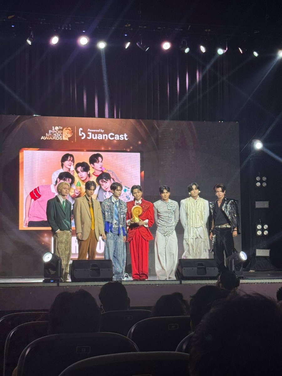 Youth Leader Awardee boy group HORI7ON has one thing to say after winning the award: "P-pop pataas!"

#PULPMagazine #HORI7ON #10thPPOPMusicAwards #PhilippinePopularMusicAwards #PPMA2025 <a href="/HORI7ONofficial/">HORI7ONofficial</a>