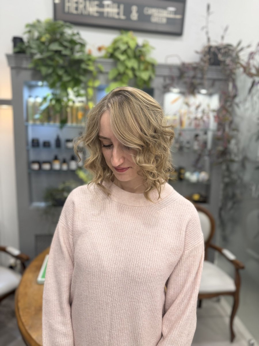 BOKIsHair's tweet photo. Obsessed with this honey blonde balayage 🍯  transformation 🪄colour and cut by Andrea 😍 Keep swiping for the before 👉🏼

#blonde #bokishair #bob https://t.co/iXCGw0D5Wm