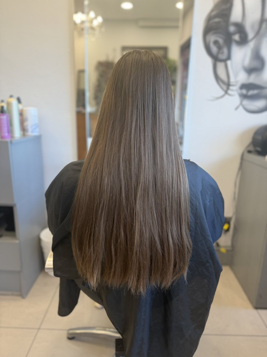 BOKIsHair's tweet photo. Obsessed with this honey blonde balayage 🍯  transformation 🪄colour and cut by Andrea 😍 Keep swiping for the before 👉🏼

#blonde #bokishair #bob https://t.co/iXCGw0D5Wm