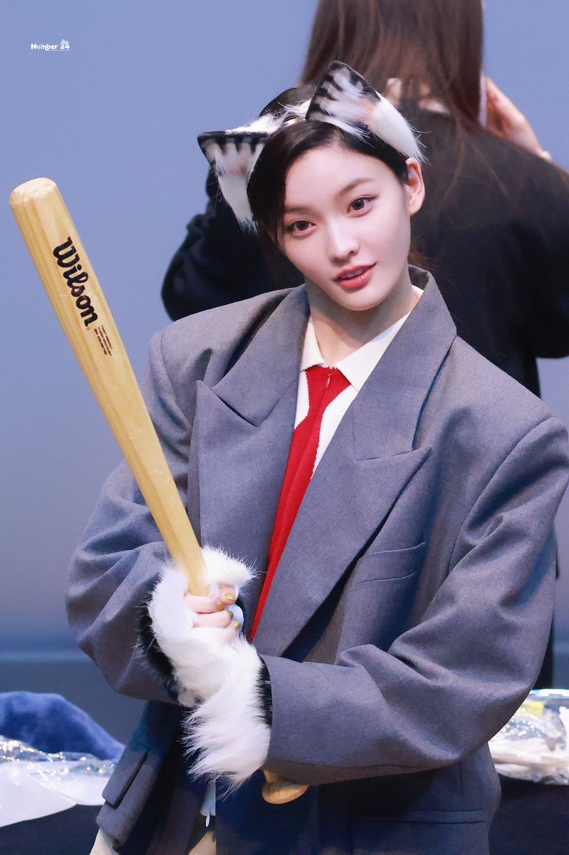 251129

#아일릿  #ILLIT  #이로하 #IROHA #イロハ