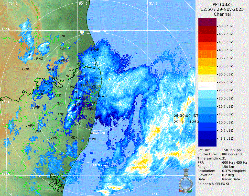 The intense band ESE of KTCC will start to move inland from now on towards KTCC regions. A squall seen in Sirkazhi surroundings too.. Other coastal districts will receive on and off rains #ChennaiRains